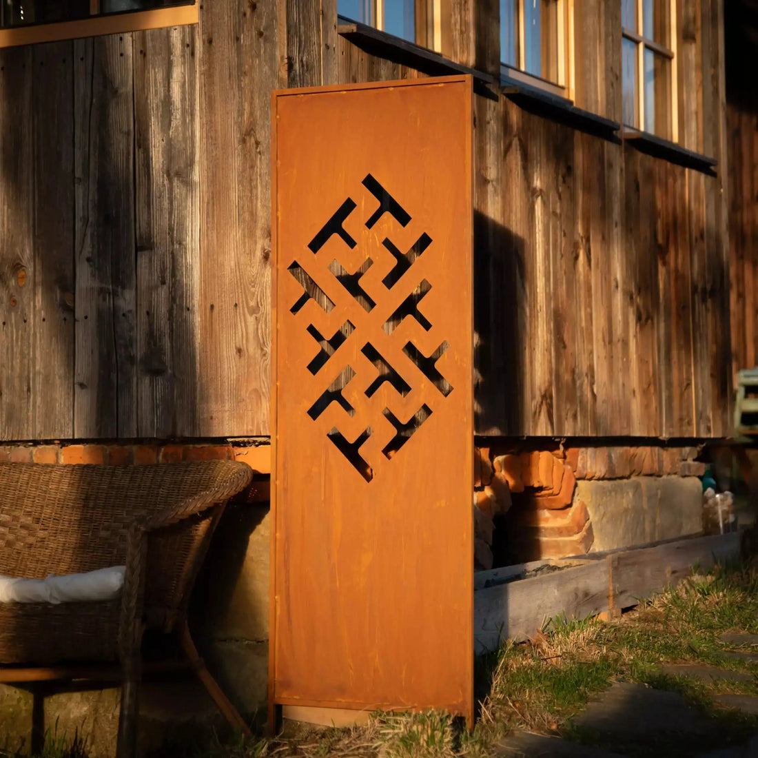 Panel Ogrodowy z Geometrycznym Wzorem - Rdzewiona Stal, 160 cm - Kapaga