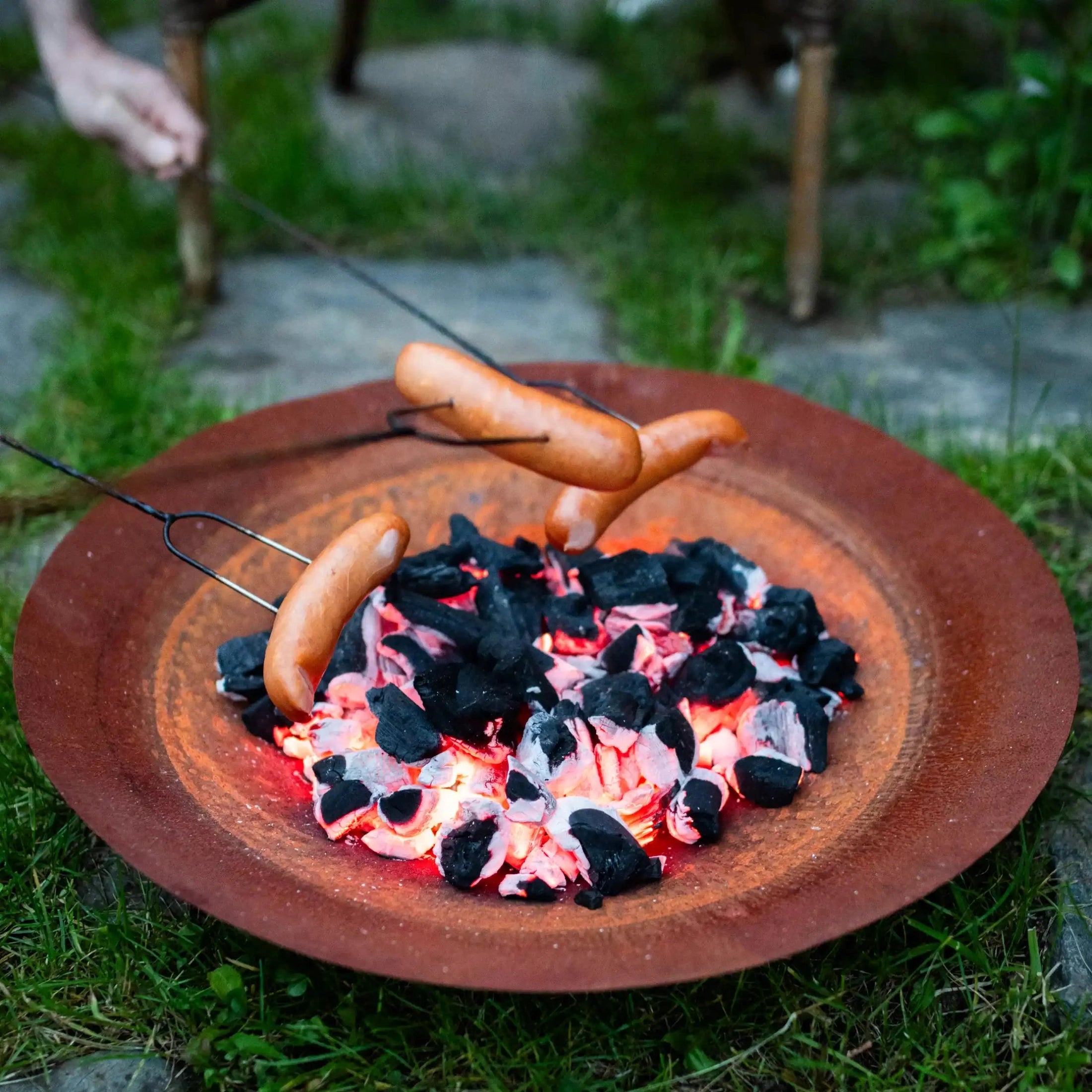 Rustykalne Palenisko Ogrodowe 2w1 z Grillem - Stalowa Misa 57 cm, Efekt Corten Poidło dla Ptaków - Kapaga