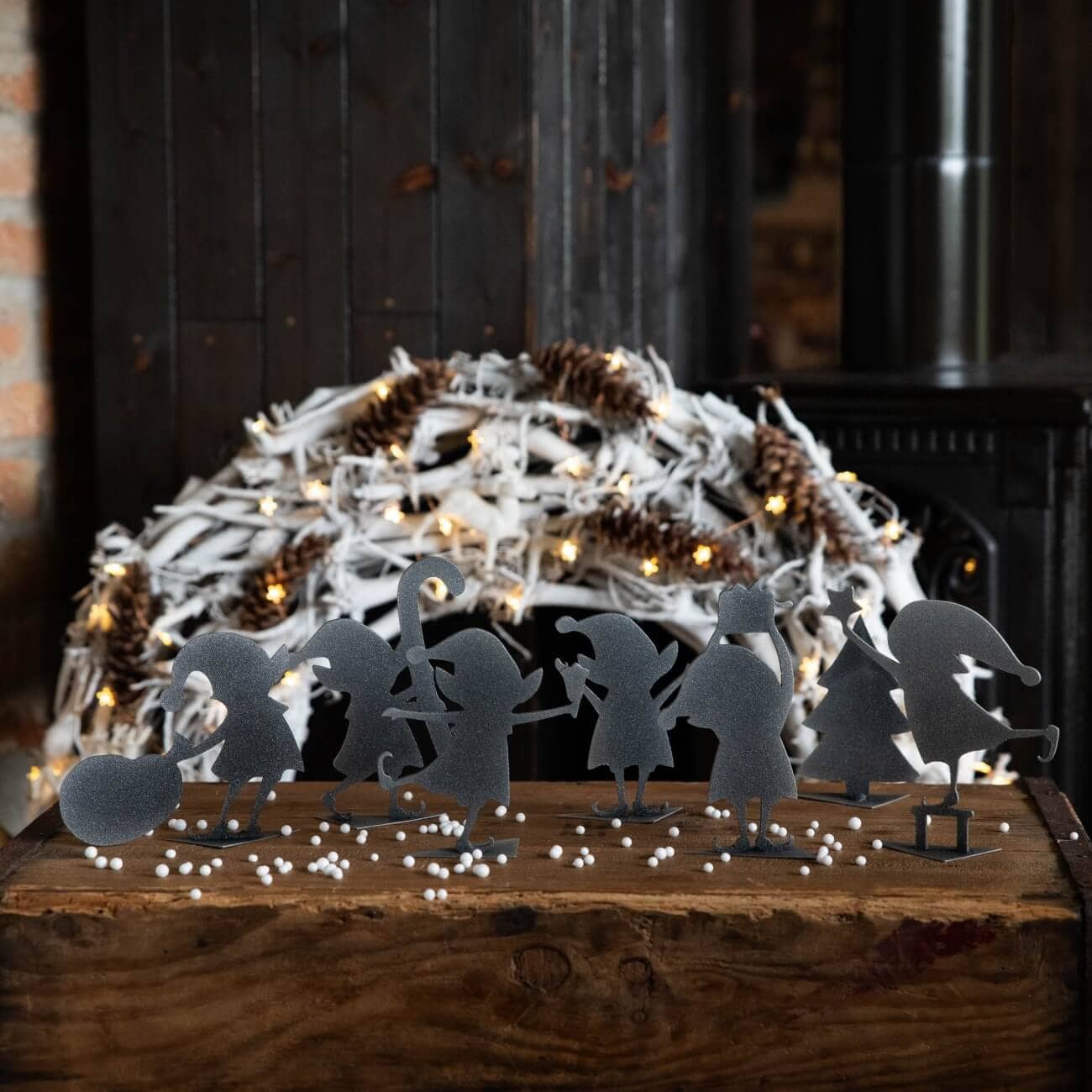 Skrzat Gnom z Prezentem - Urocza Figurka Świąteczna na Stół Bożonarodzeniowy - zdjęcie 5 - Kapaga