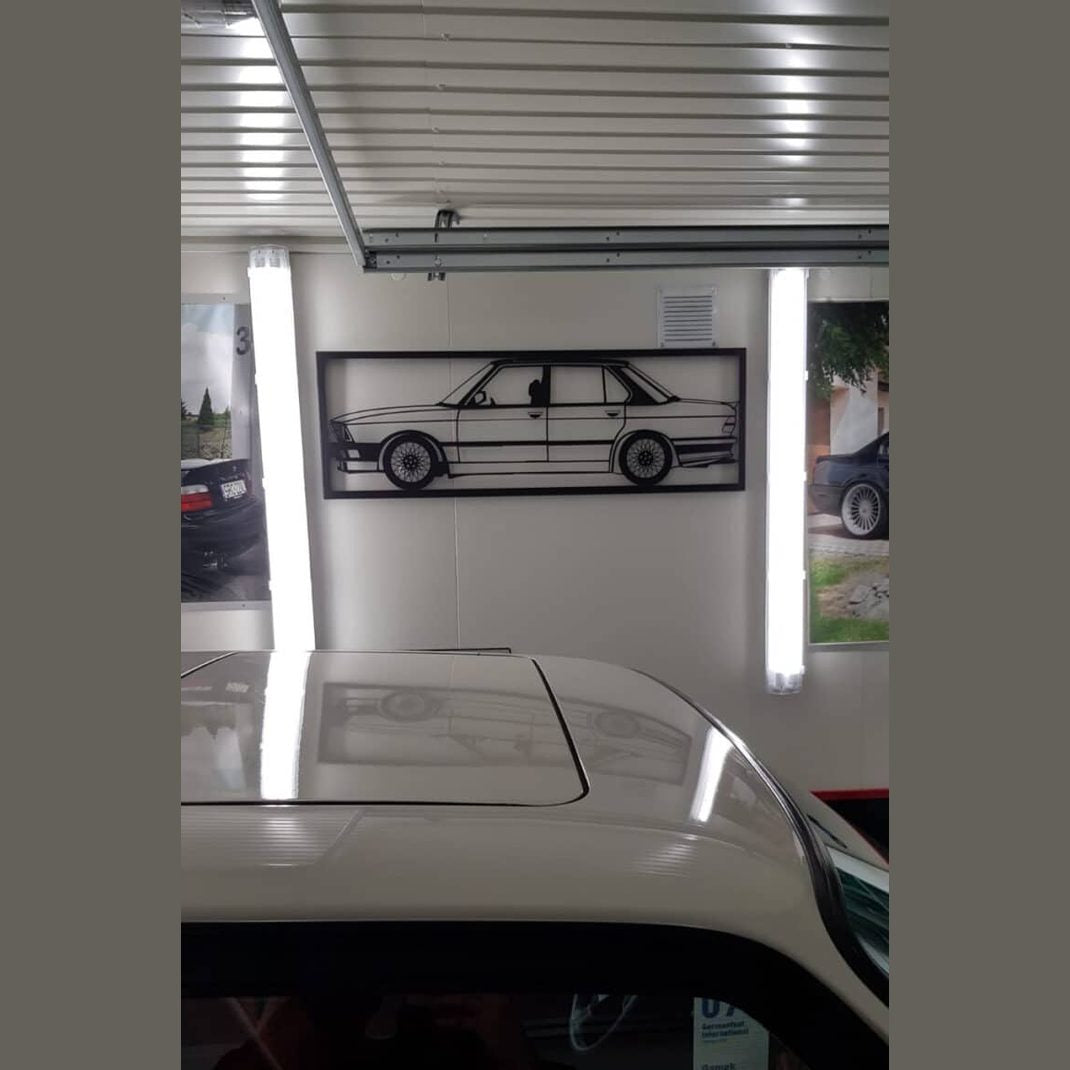 BMW M5 E28 - Metalowe Panele Ścienne Dekoracyjne dla Miłośników Klasycznych Samochodów - zdjęcie 4 - Kapaga
