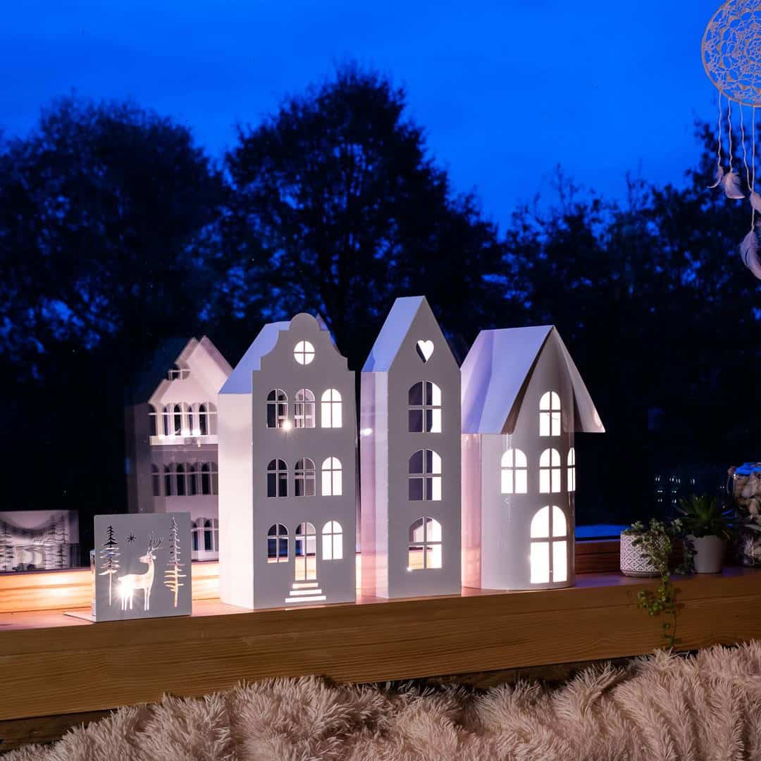 Biały Lampion LED Domek - Metalowy, Rustykalny Styl Loft - Kapaga