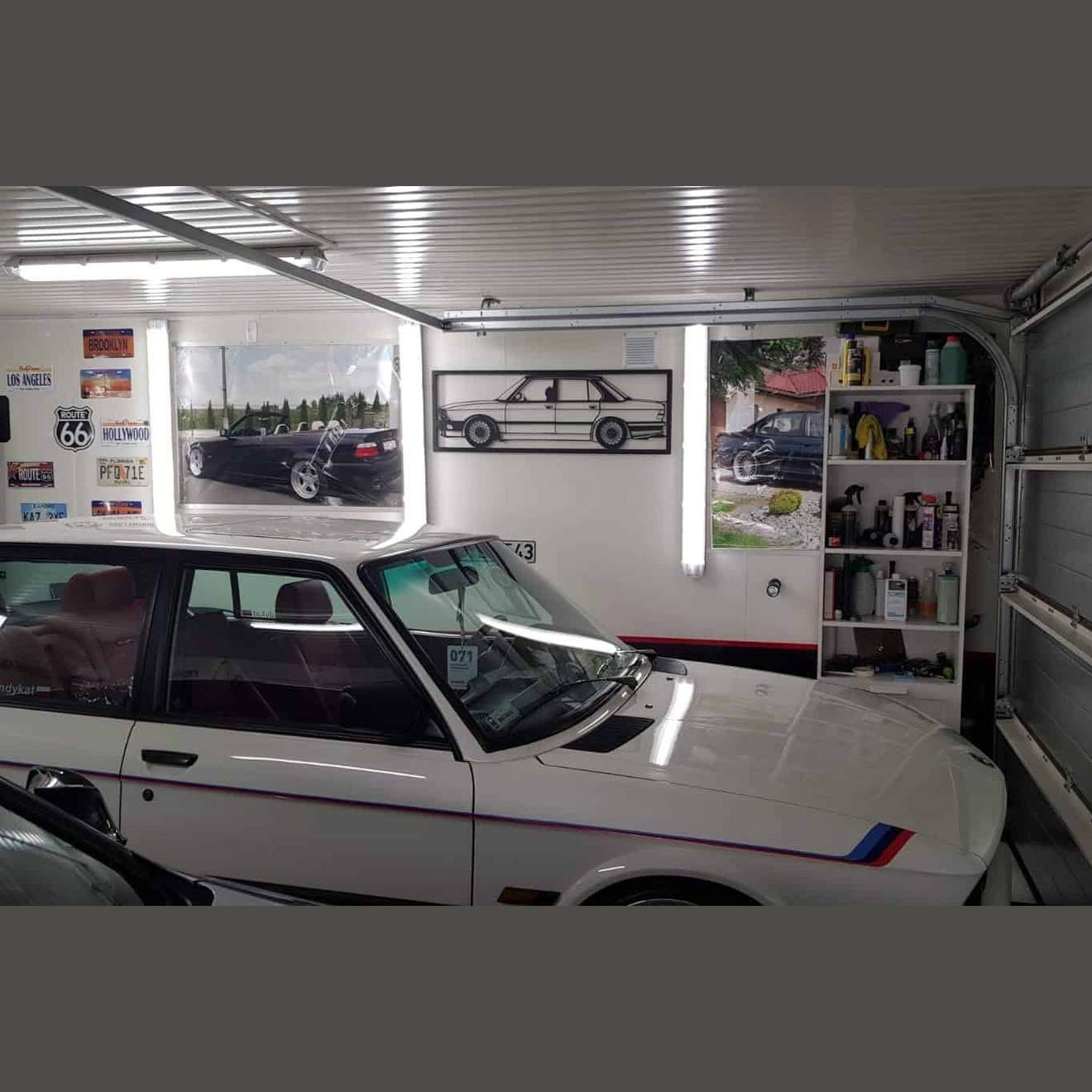 BMW M5 E28 - Metalowe Panele Ścienne Dekoracyjne dla Miłośników Klasycznych Samochodów - zdjęcie 2 - Kapaga