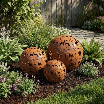 Metalowa Kula Ogrodowa z Wzorem Pięciolistnej Koniczyny - Rdzewiona Stalowa, 3 rozmiary - Kapaga