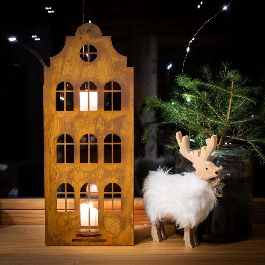 Rustykalny Lampion Loft z LED i Rdzawą Świecą - Designerski Domek - zdjęcie 3 - Kapaga